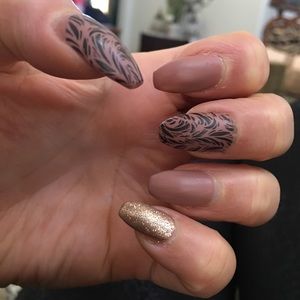 Meet your Posher, Laura